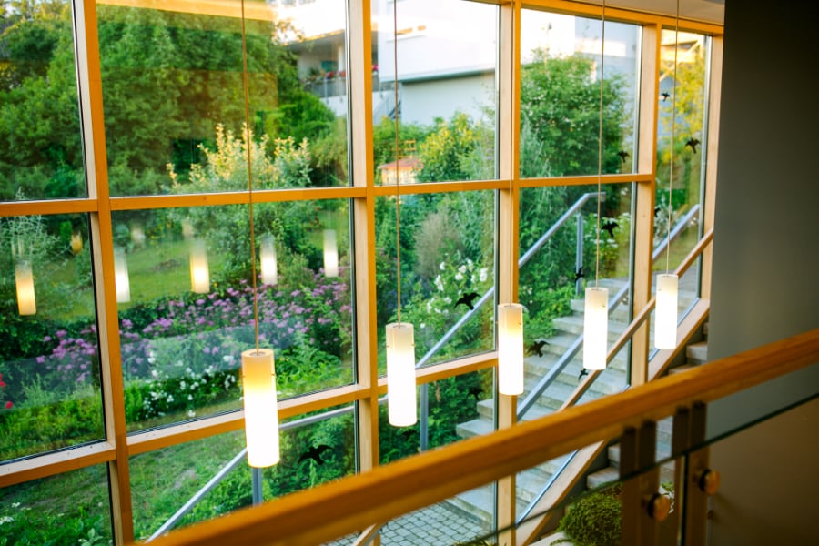 Glasswand zum Garten hin