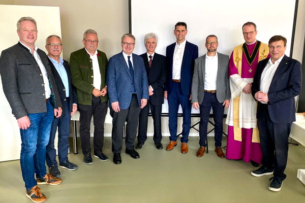 Foto Opp nach der Segnung vom Domkapitular Dreßel