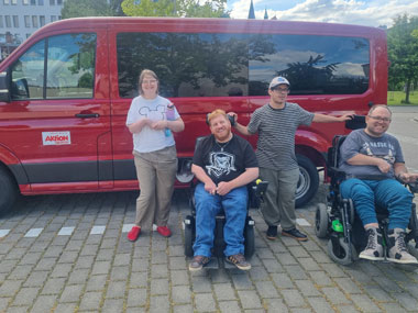 Danke, Aktion Mensch! Ein neuer Kleinbus für die Wohngemeinschaften St. Hildegard